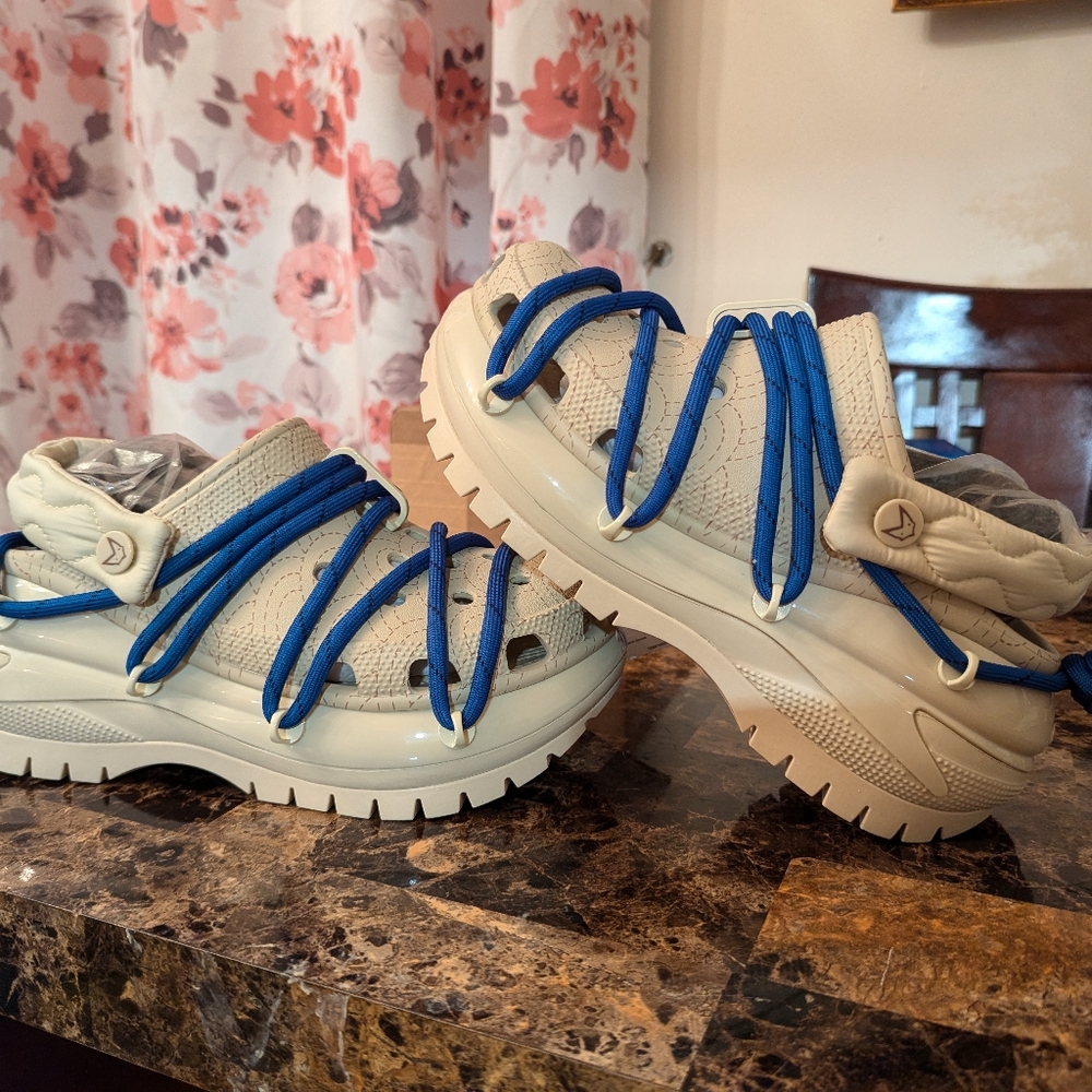 Rauw x Crocs mega crush log